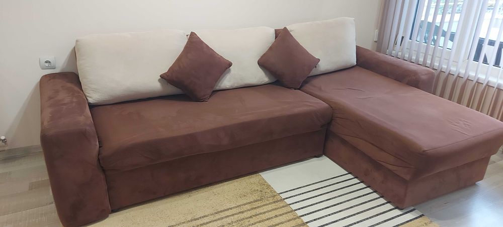 Ъглов диван с функция сън и ракла