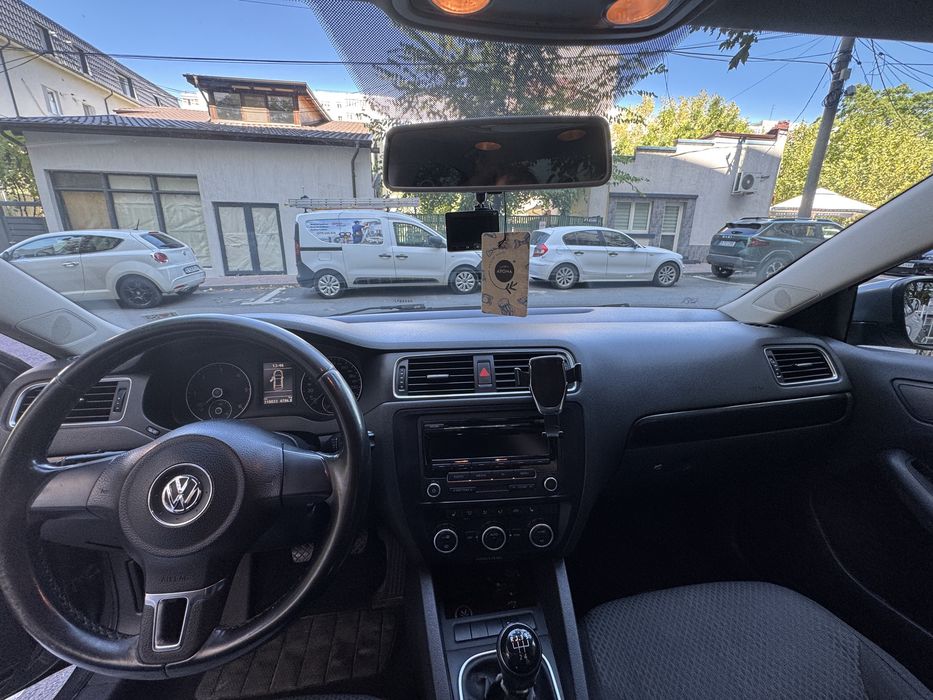 Volkswagen Jetta 2013 | 1.6 TDI | Manuală | multe investitii recente | 3100€