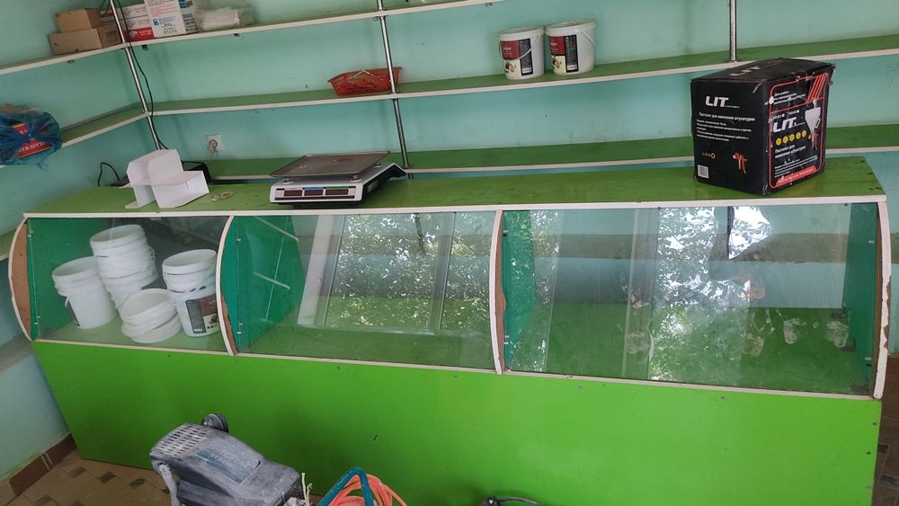 Vetrina oynasi butun