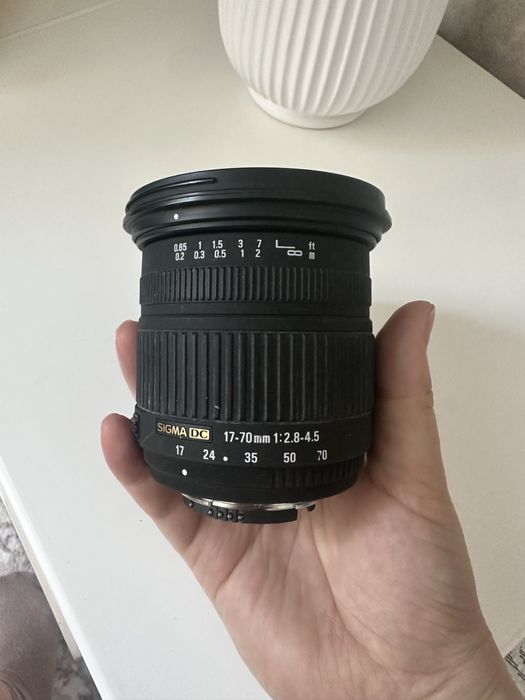 Объектив Sigma 17-70mm f/2.8-4 DC Macro OS HSM