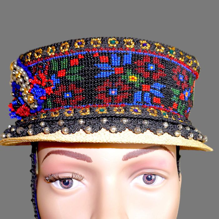 Clop osenesc vechi cu margele , palarie traditionala cu margele