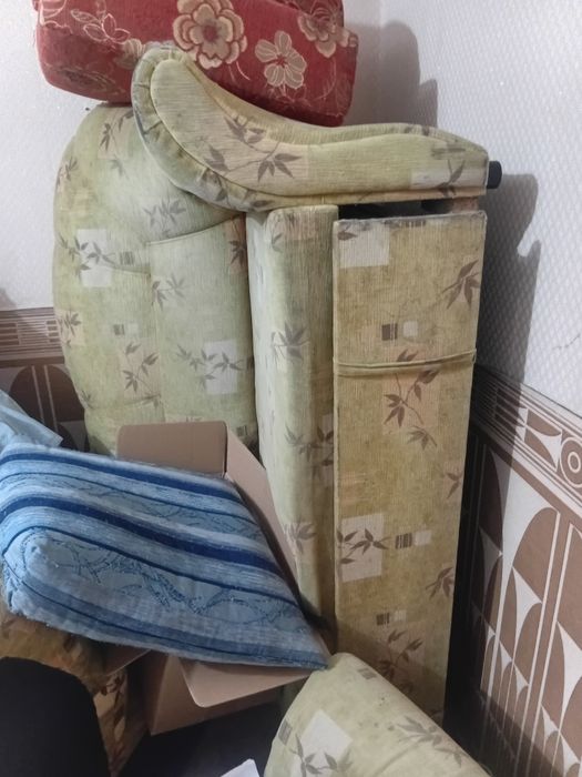 Отдам старый советский диван