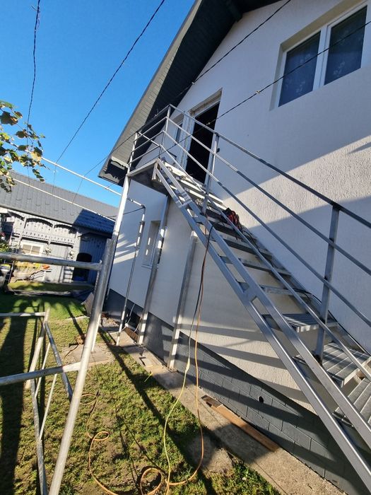 Scări metalice exterior