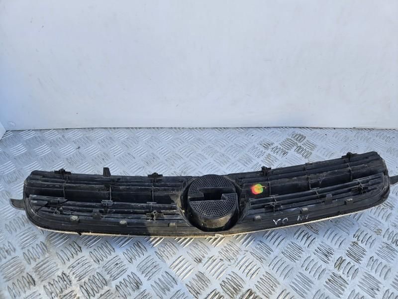 Grila superioara din capota cu defect Opel Vectra C
