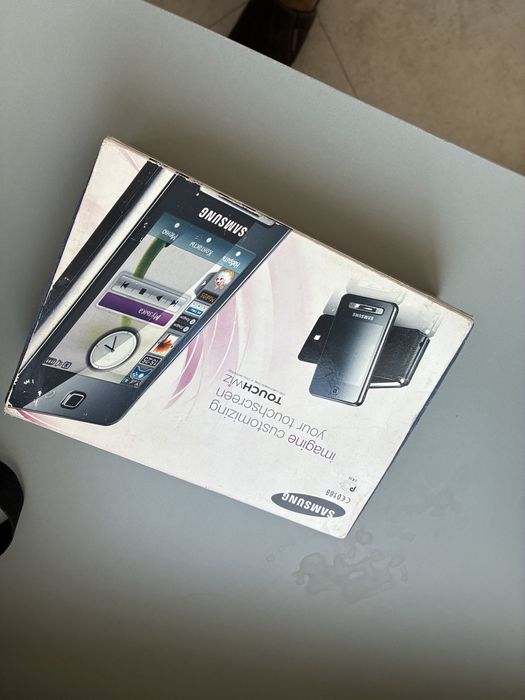Продаем старый телофон samsung с кробкой и чехлом