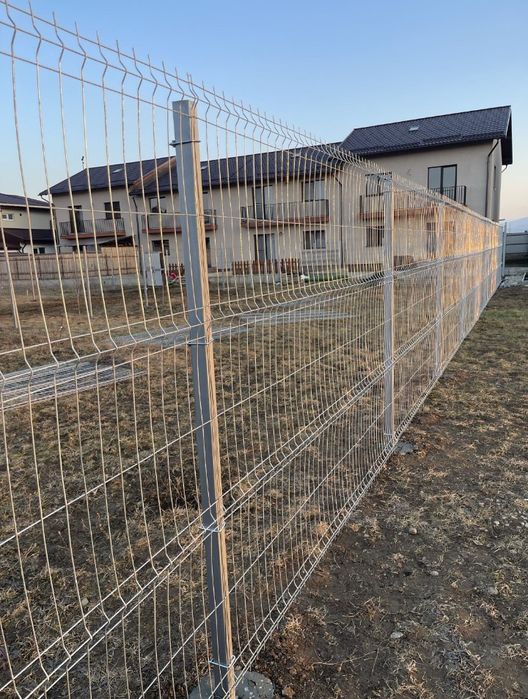 Vînd garduri din plasă bordurată sau sipcă metalică