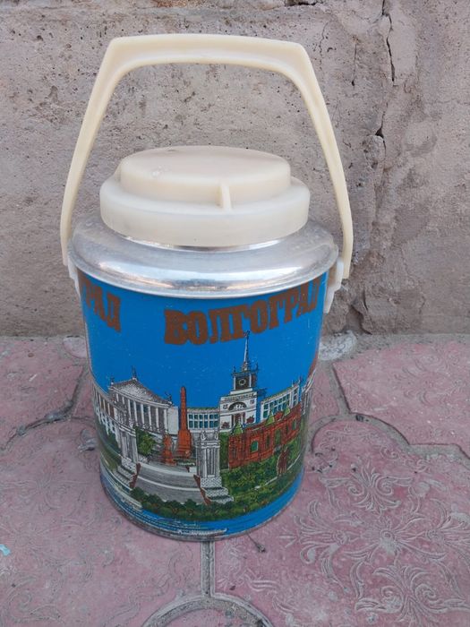 Продам часы, термос,бачок