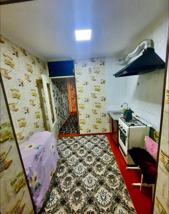 Срочно Продаеться 2-ком квартира городе Чирчике 2-микрарайон Октьябрь