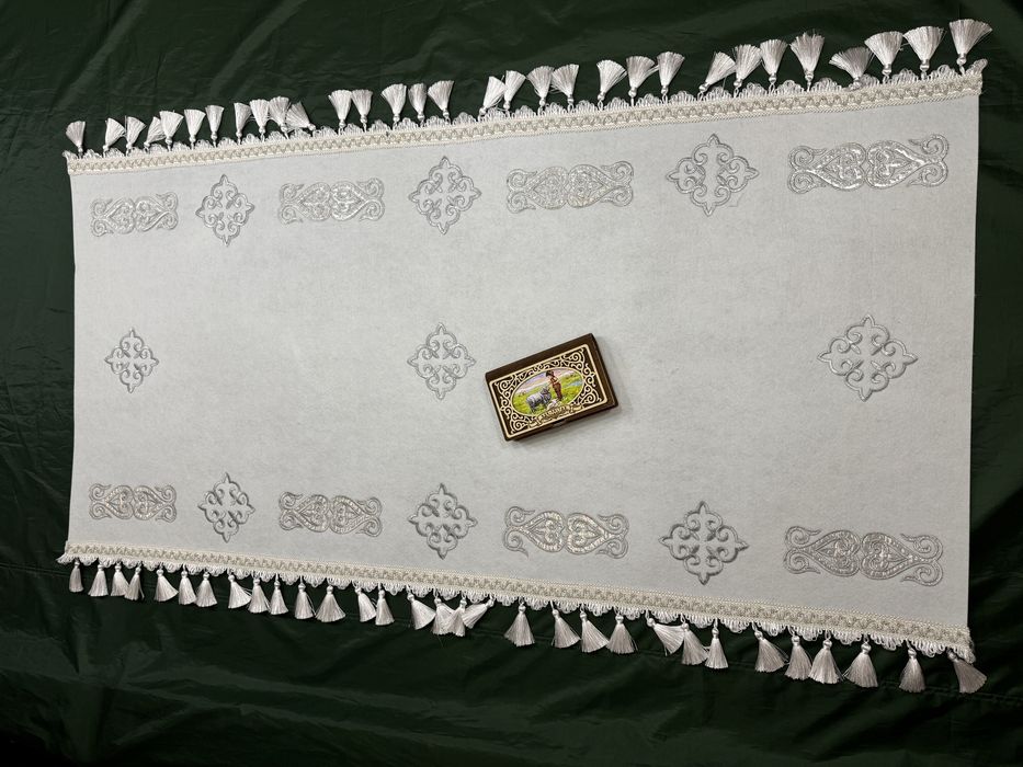 Ак жол и коробочка