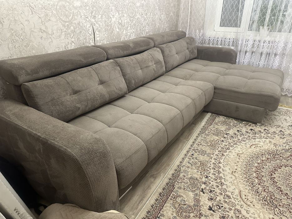 Продам диван угловой.