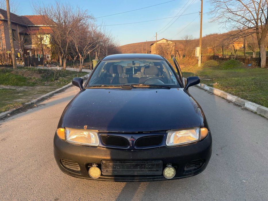Продавам Mitsubishi Carisma 1.9 дизел, ръчни скорости, 1996 година.