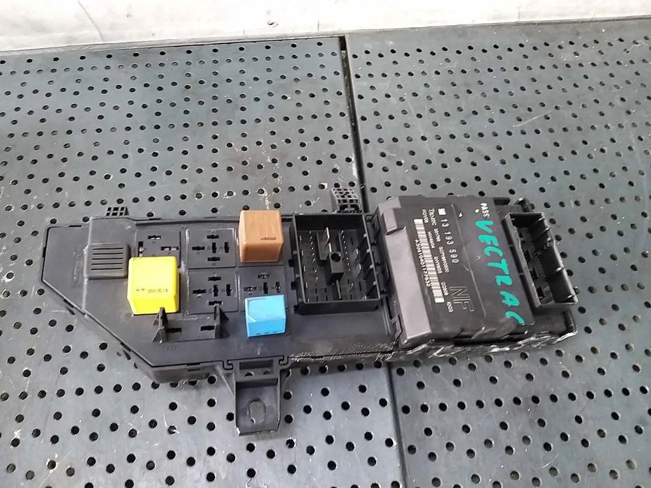 Tablou panou sigurante 1.9 cdti opel vectra c 13193590 460023260 13223678 13193590