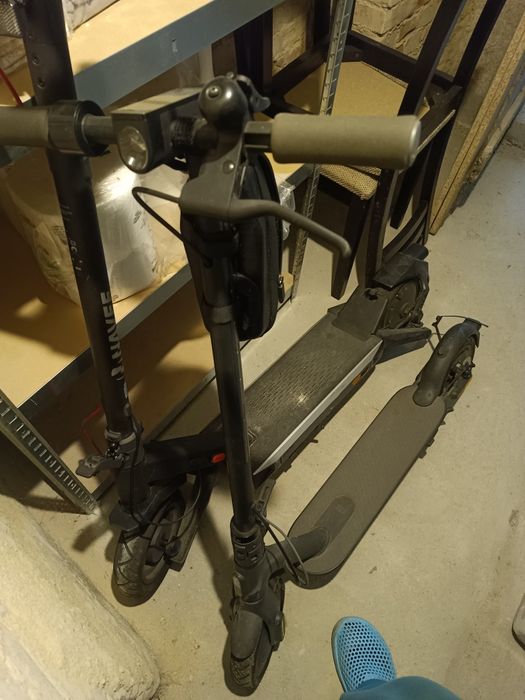 Vând 2 trotinete electrice