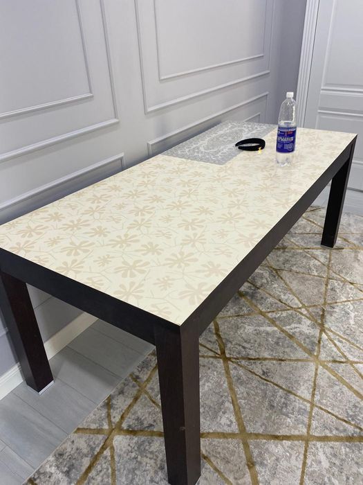 Стол для гостинно