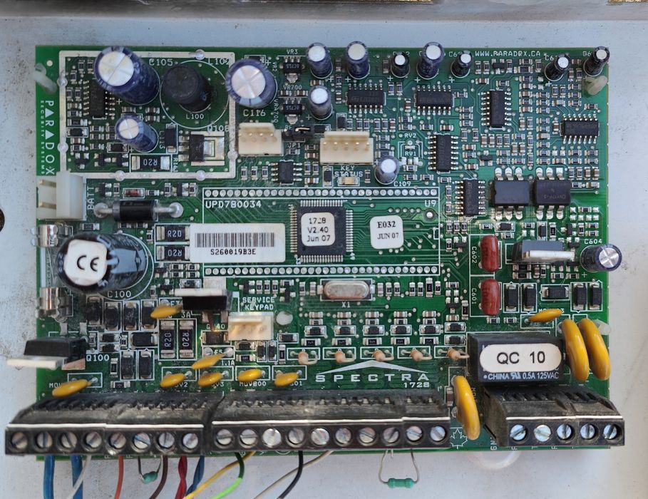 СОТ PARADOX Spectra SP1728, централа предавател и 3 датчика, аларма
