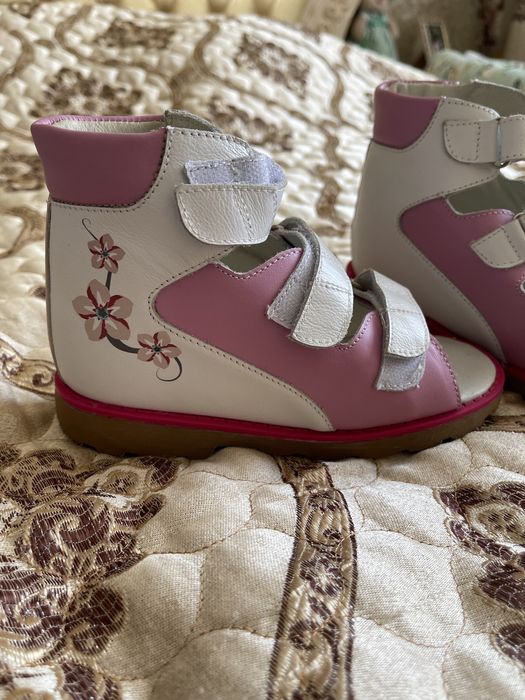 Ортопедические сандалии