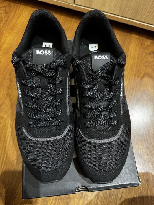 Продам кроссови Вoss