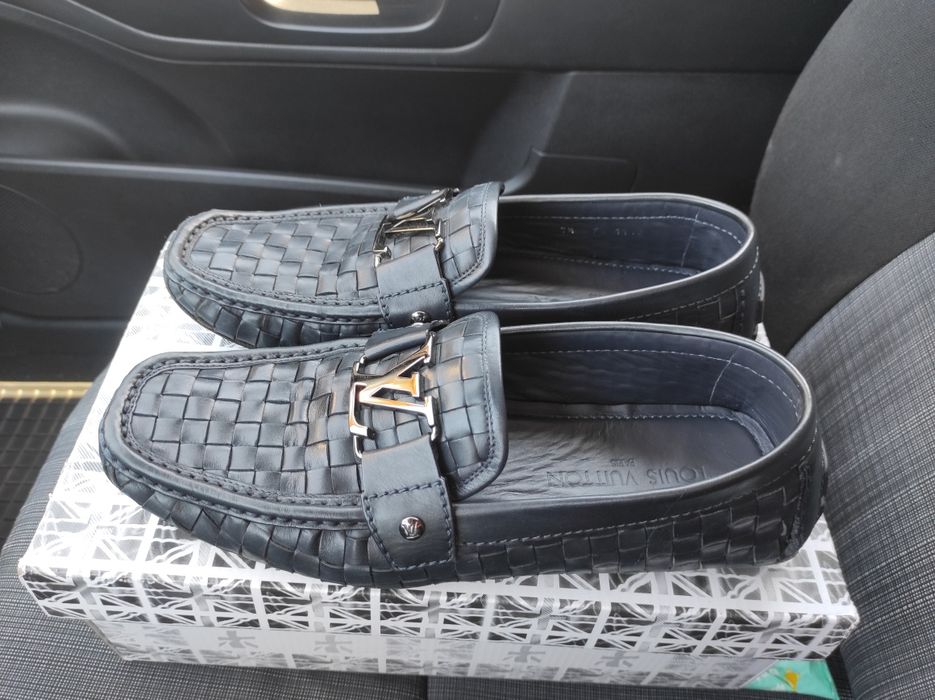 Vând 3 perechi de Louis Vuitton
