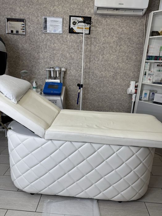 Продам кушетку б/у.