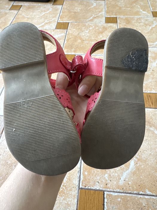 Продам сандали Next 23