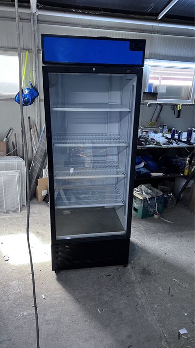 Vitrina frigorifica verticala cu expunere mare 67cm latime