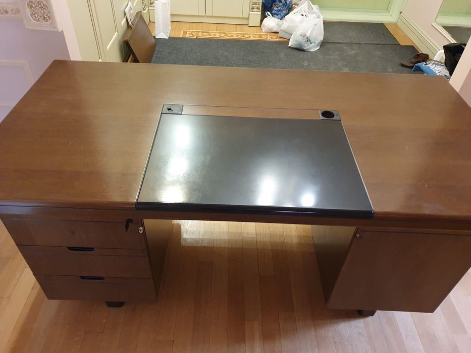 Стол для кабинета