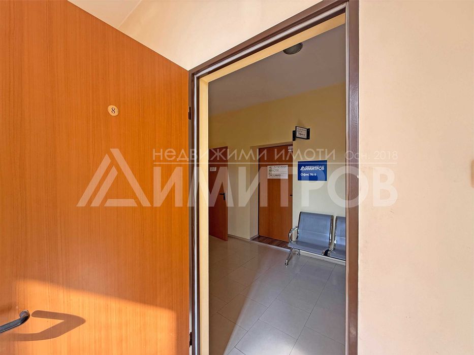 Продава се Офис в Нови пазар - 10 кв.м за 2000 €/кв.м - Снимка #1