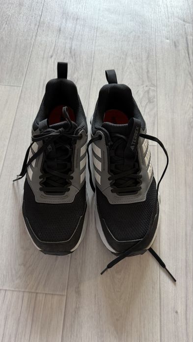 Кроссовки Adidas для хайкинга