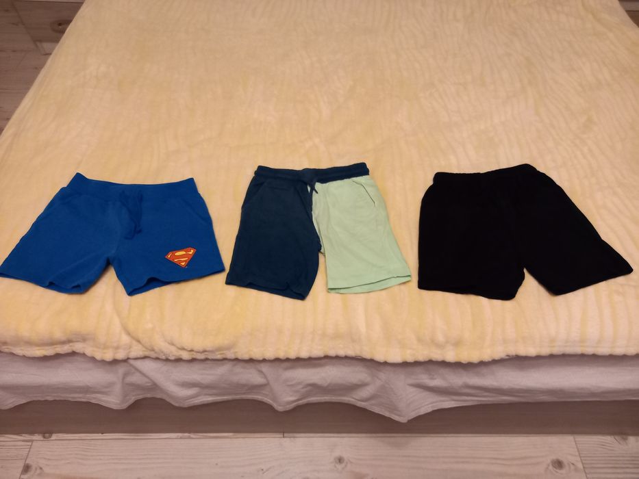 Дрехи от 104 до 134 .Всяко по 3лв.