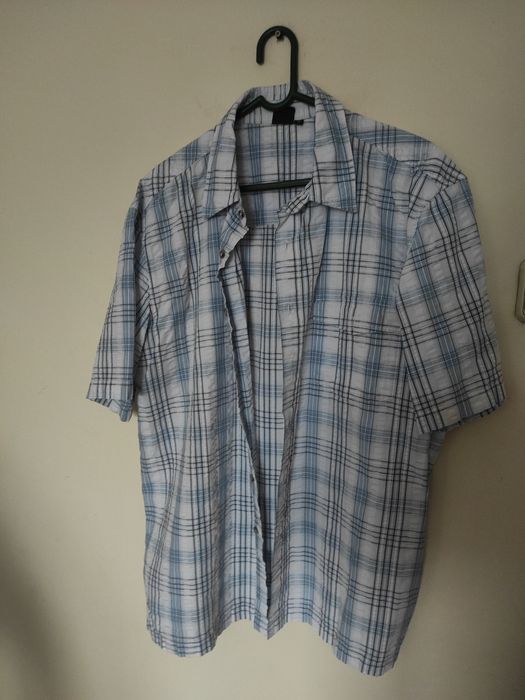 Cămăși cu mânecă lungă și scurtă, diferite mărimi, diferite modele, cu