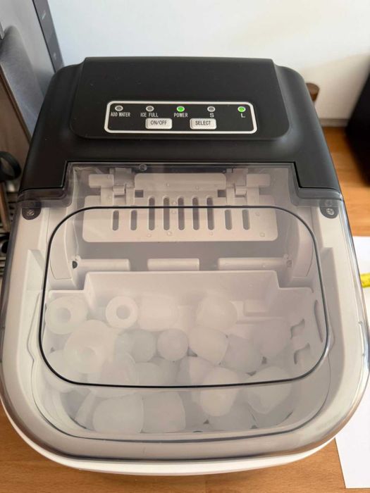 Нова машина за лед – 8 кубчета за 6 мин, 2 размера, самопочистване