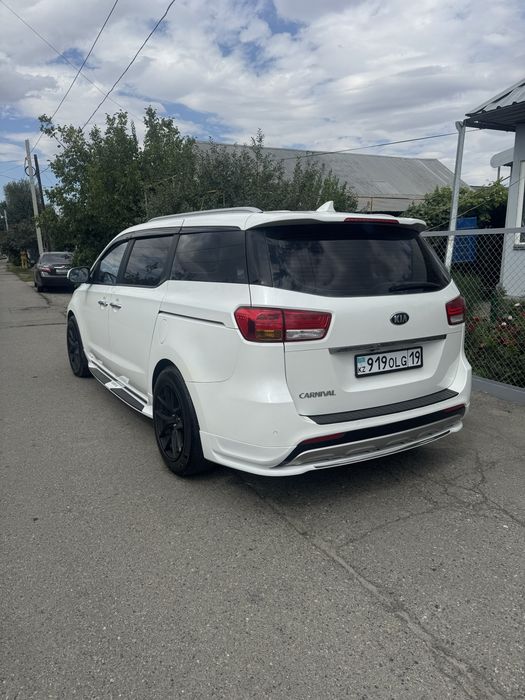Kia Carnival 9 местный