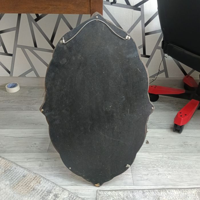 Настенное зеркало