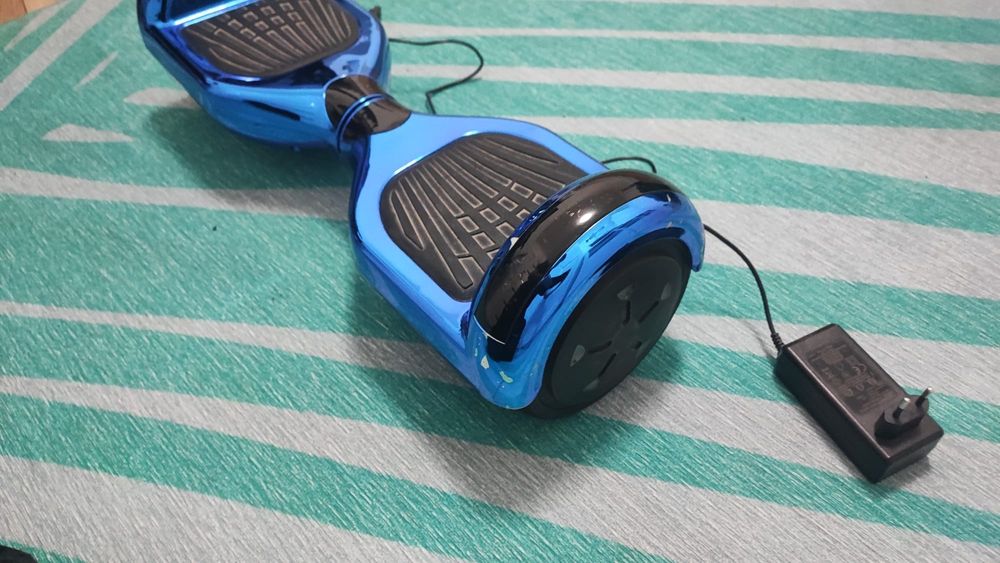 Vand hoverboard cu Bluetooth si led cu incarcator inclus