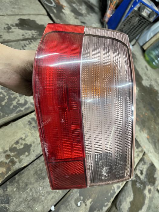 Продам фары левую фару на 2110