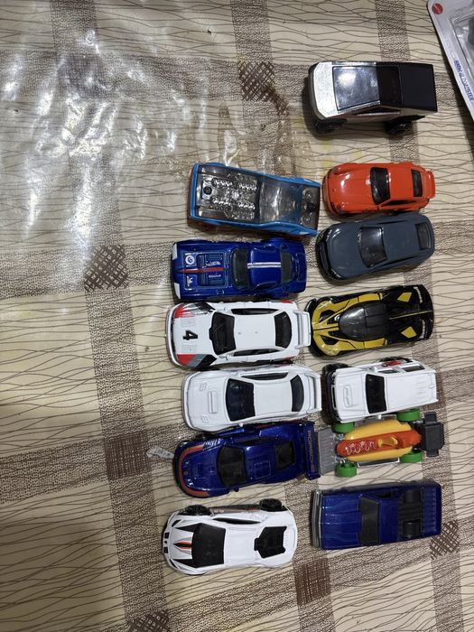 Продам кучу машинок хотвилс