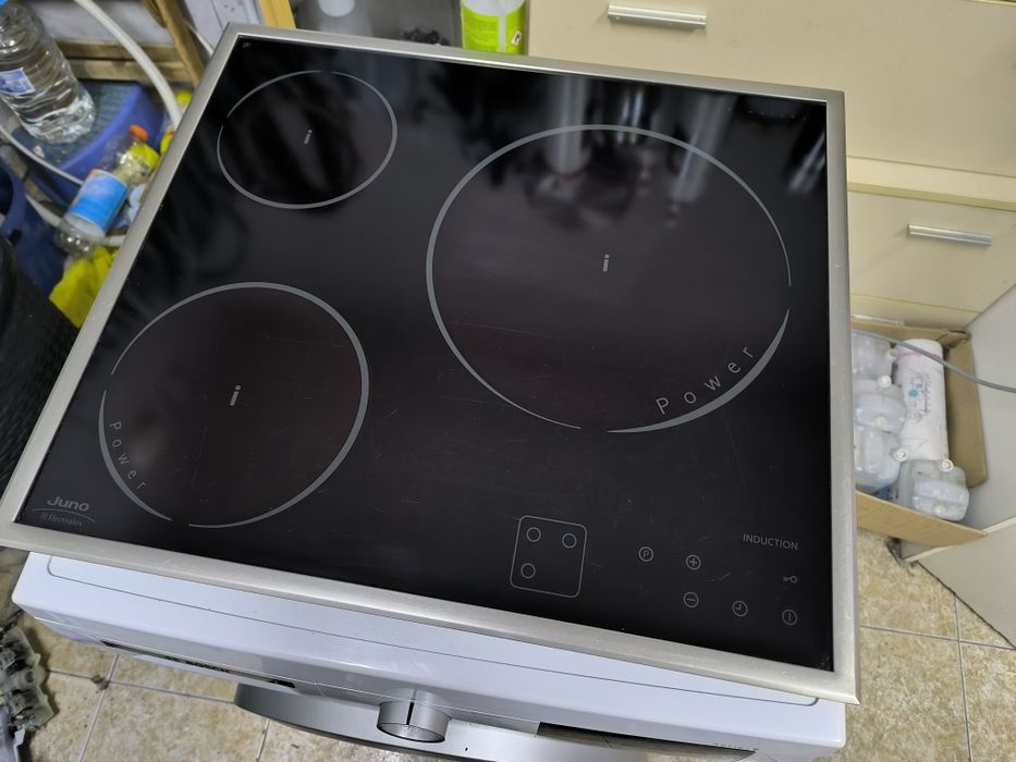 Индукционен плот JUNO Electrolux