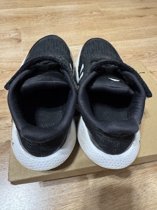 Incaltaminte sport Adidas marimea 30