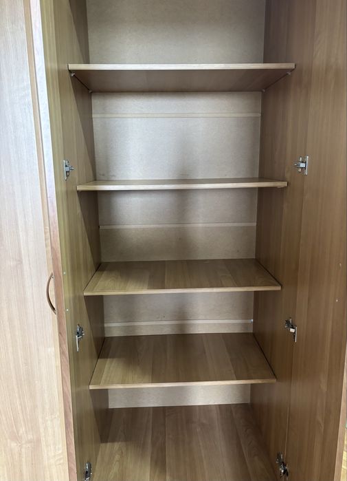 Продам четырехдверный шкаф