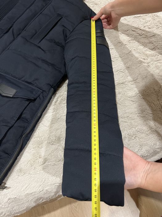 Мъжко яке с качулка и пух в син цвят.