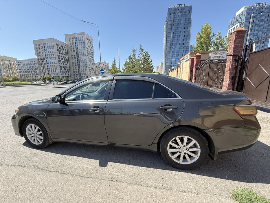 Toyota Camry 2010 года