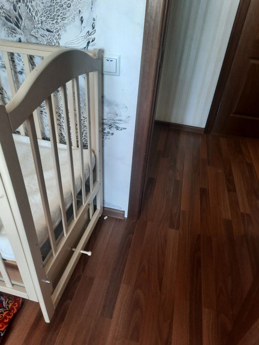 Детская кровать с маятником