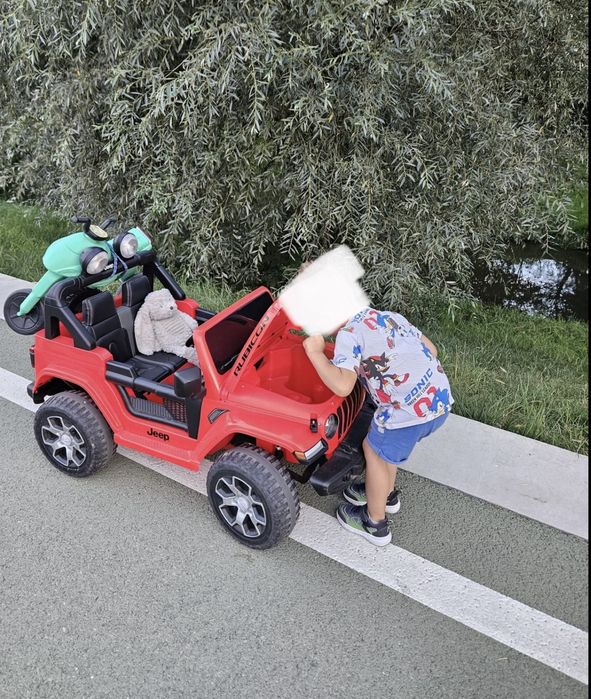 Jeep electric pentru copii – stare foarte bună, pregătit de plimbare!