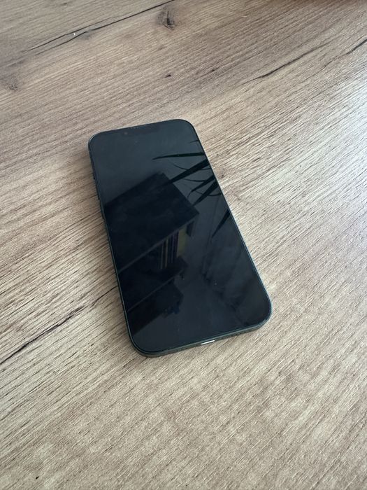 Iphone 13 green.