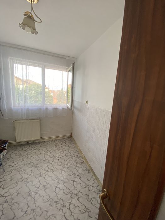 Vand apartament 2 camere Targu -Jiu