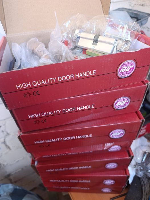 Продам дверные ручки