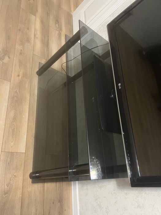 Телевизор LG почти новй