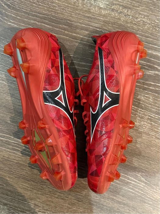 Mizuno Alpha Red