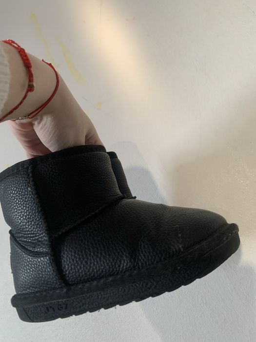 Ugg marime 30 fetita sau baiat impecabile