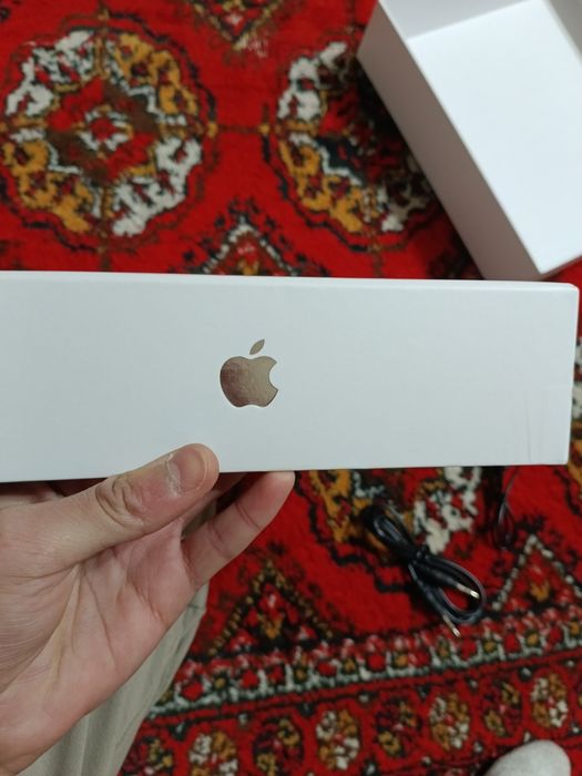 Airpods Max с кейсом  и есть usb кабель